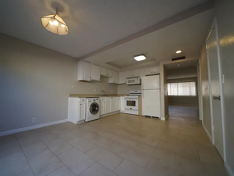 5282 S Maryland Pkwy #C — Photo 3