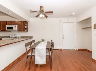 Barrington Lakes Apartments, Hoffman Estates, IL 60169