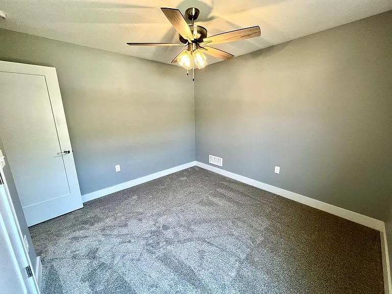 4647 Pierce Dr — Photo 11