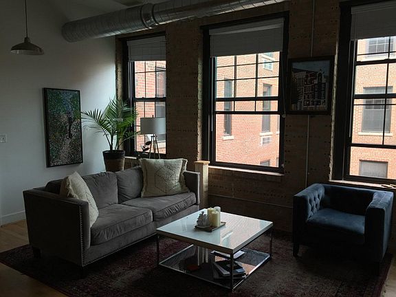 2nd image of 4801 N Ravenswood Ave #8