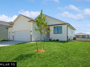 1912 E Clinton Pl, Indianola, IA 50125