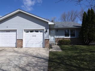 950 W Spring St, South Elgin, IL 60177