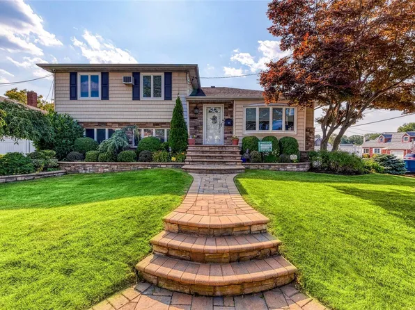 2442 Revere Lane, Seaford, NY 11783