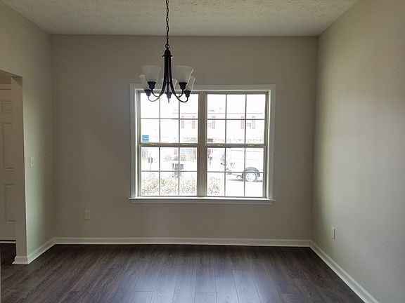 3rd image of 72 Willow Trace Dr