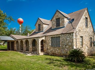 620 Pecan St, Poteet, TX 78065