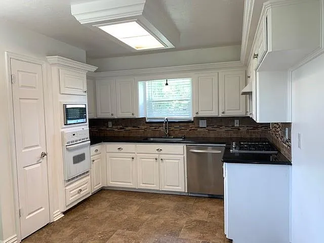6650 Grove Field Ln — Photo 5