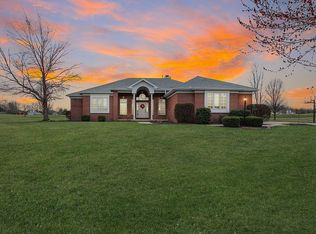 40 Gracies Holw, Charleston, IL 61920