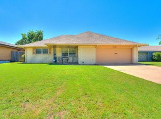 3721 N McMillan Ave, Bethany, OK 73008