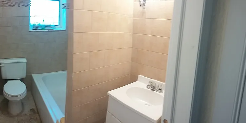 Rented by Uptown Flats LLC | media 9