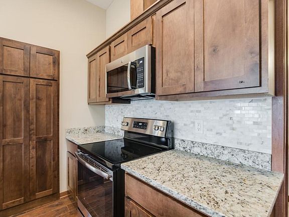 5th image of 449 White Pine Ln