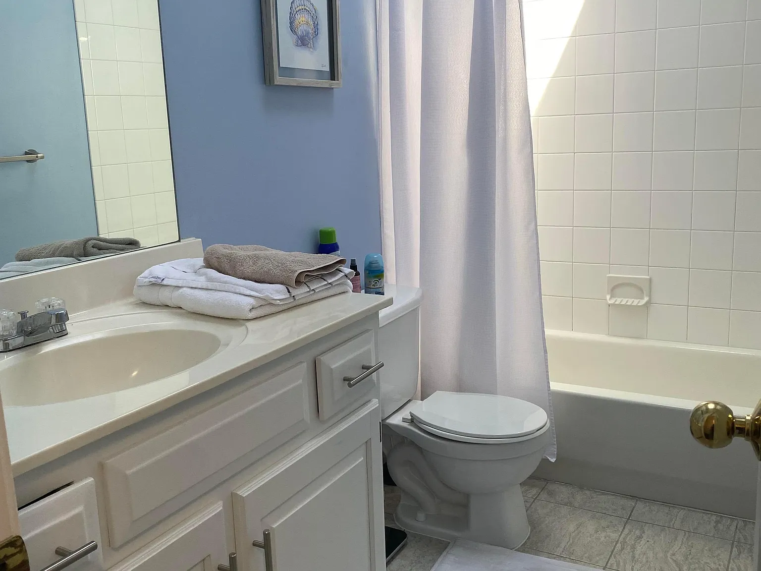 5 bed, 3.5 bath, 3600 sqft, $3,550 — Photo 3
