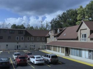 271 Country Commons Rd APT 1, Trout Valley, IL 60013