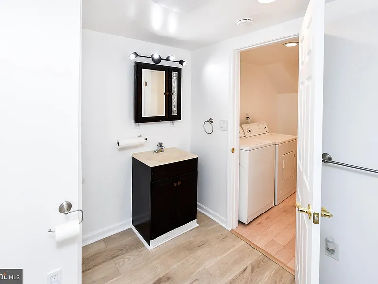 2509 Christian St — Photo 24