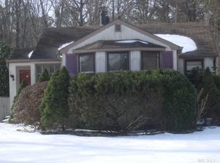 8 E End Ave, East Quogue, NY 11942