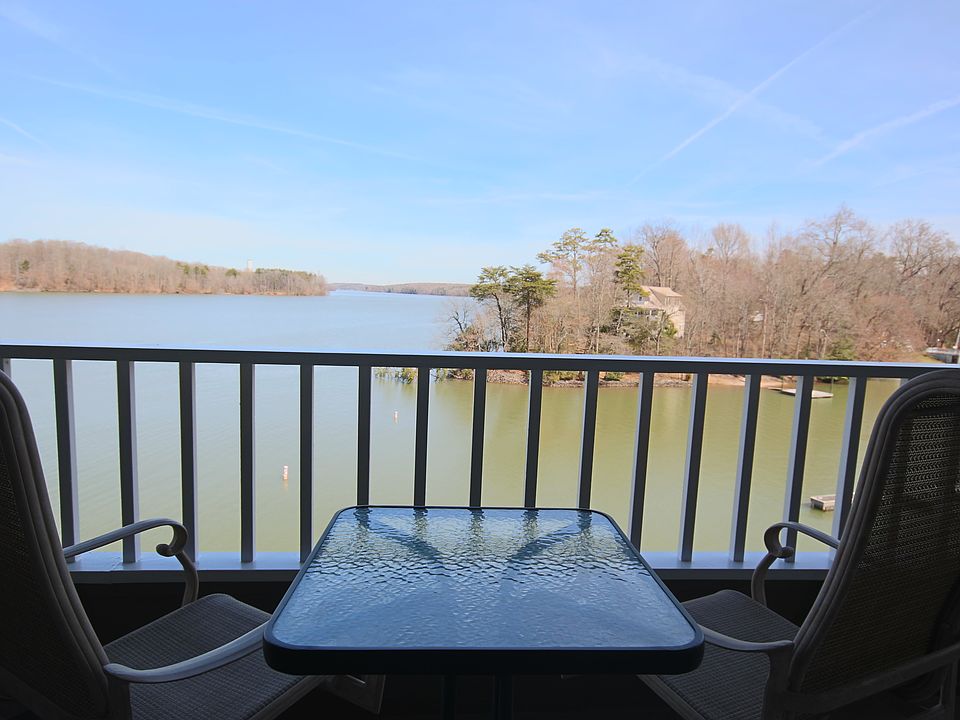 Easy access  I-485 & Uptown