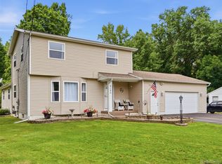 6195 Lake Forest Dr, Grand Blanc, MI 48439