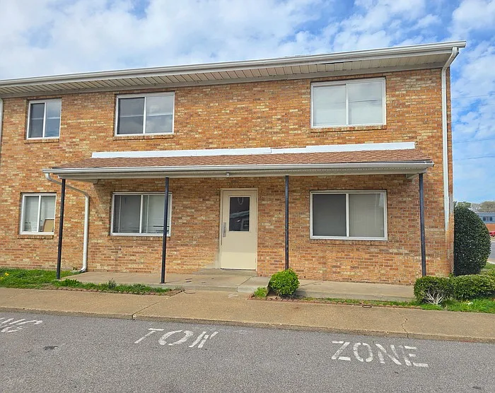 2 bed, 1.0 bath, $1,195 — Photo 2