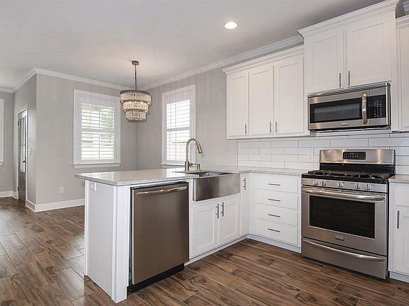 5th image of 1711 E Yonge St