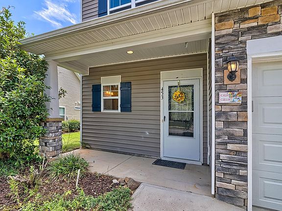 3rd image of 453 Crawley Ln