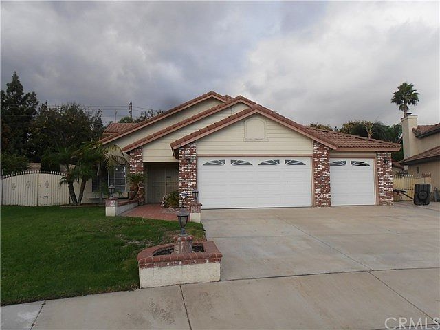 1st image of 629 E Bermuda Dunes St