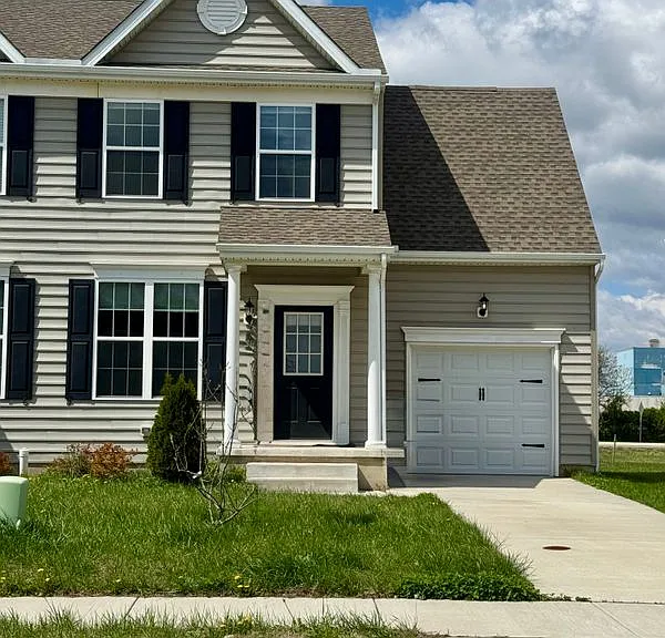 802 Ruth Way — Photo 1