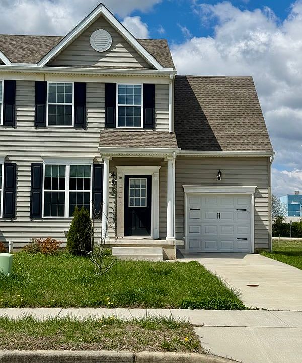 1st image of 802 Ruth Way