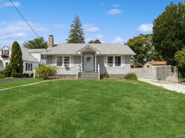 618 Corwin Street, Riverhead, NY 11901