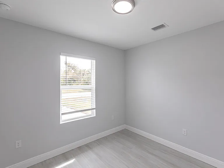 2113 Como St — Photo 16