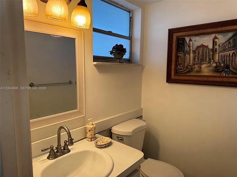 950 Hillcrest Dr #411 — Photo 6