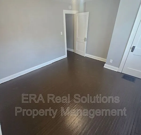 54 N Ogden Ave — Photo 25