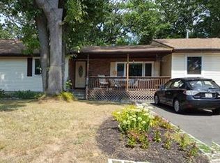 275 Fernhead Ave, Monroe Township, NJ 08831