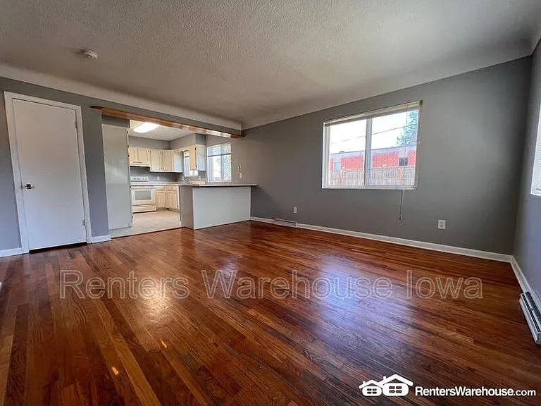 802 SW 3rd St — Photo 3