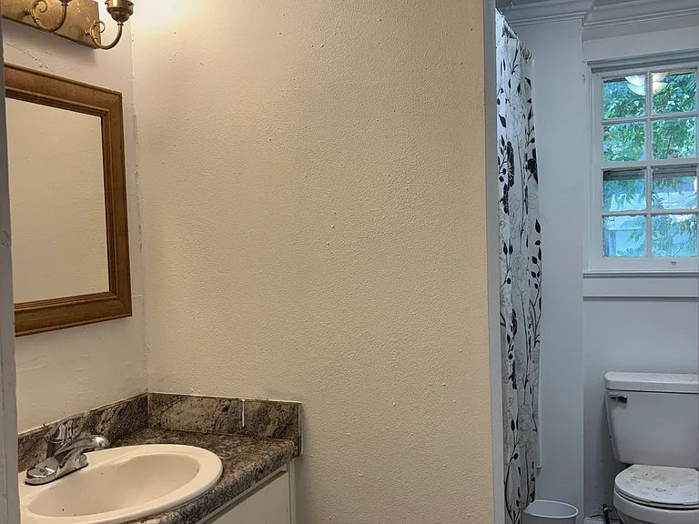305 Kingston Ave NE — Photo 12