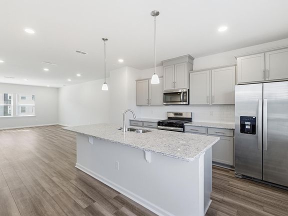 4th image of 903 Fearless Rd