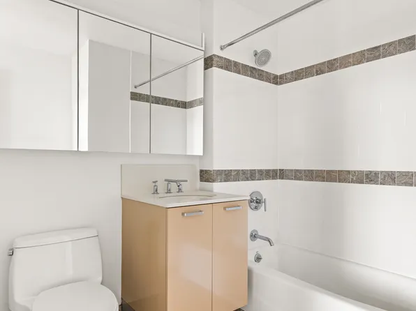 415 Main Street image 14 of 28