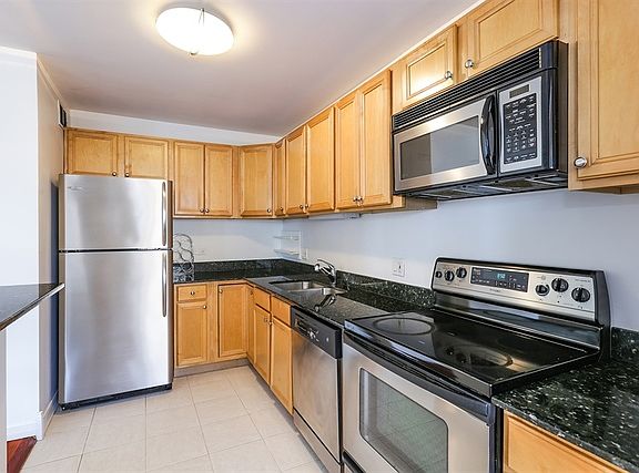 4th image of 3900 N Lake Shore Dr APT 19D