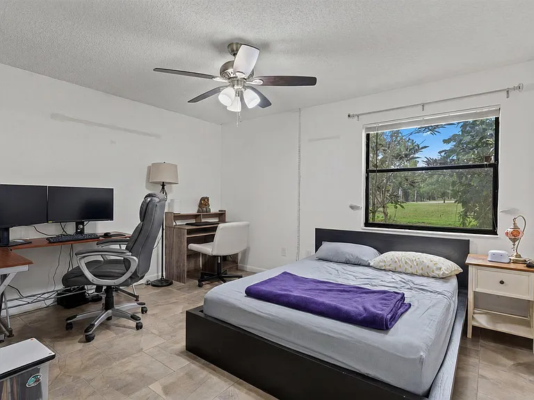 1303 Lakeview Dr E — Photo 12