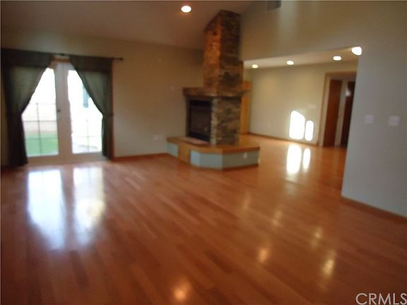 4th image of 396 N Park Ln