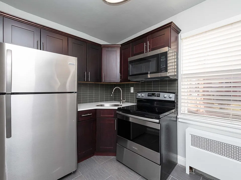 Walnut Court Apartments
