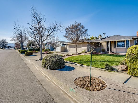 3rd image of 1403 Luning Dr