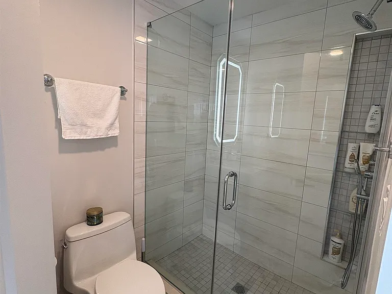 15 N Jefferson Ave #A — Photo 9