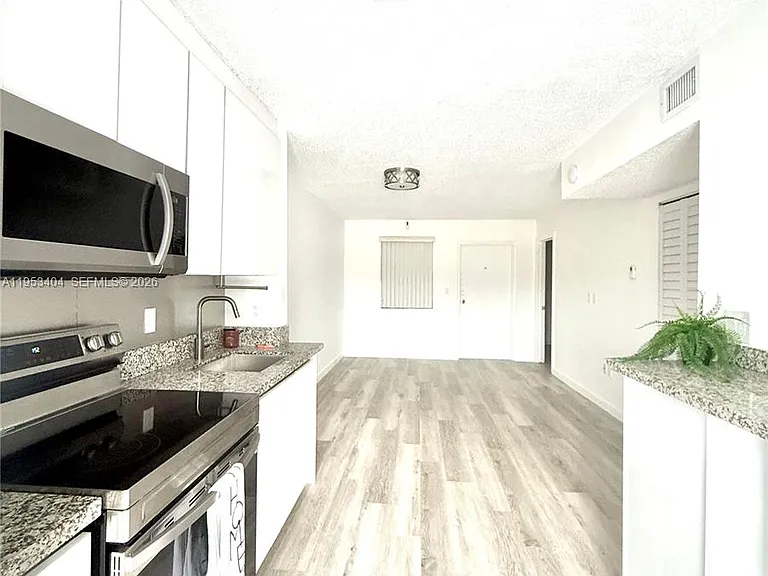 2575 SW 27th Ave #210 — Photo 4