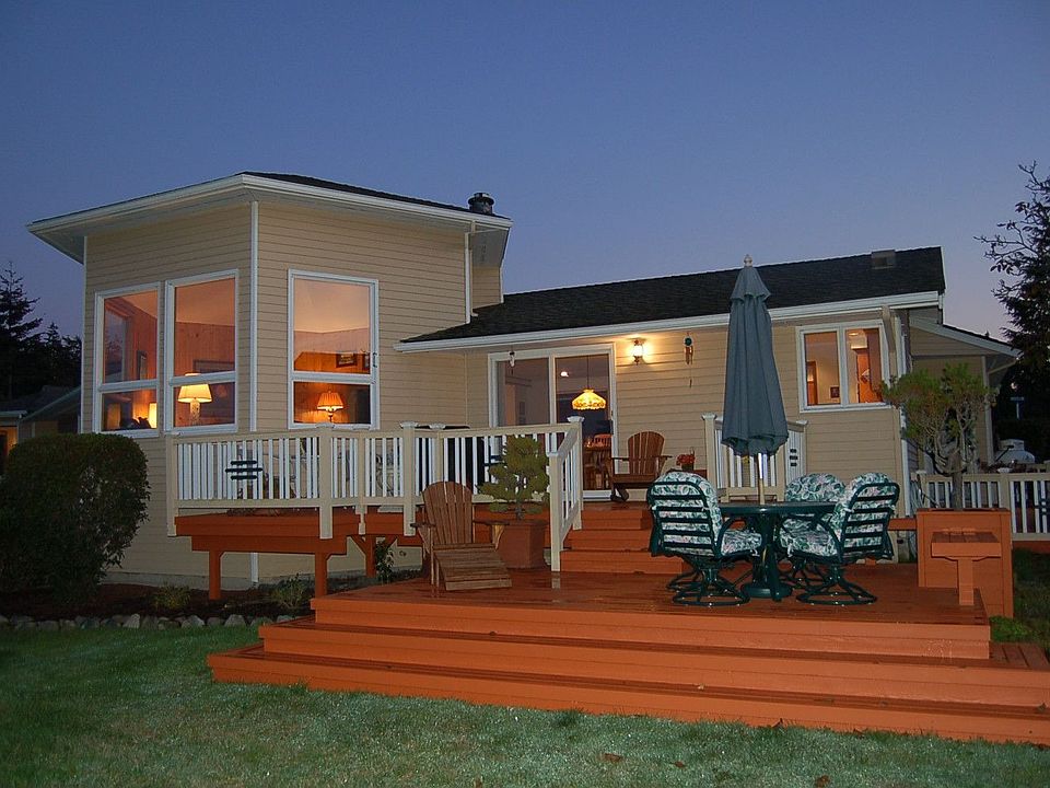 Back Deck and 6 sided Living Room