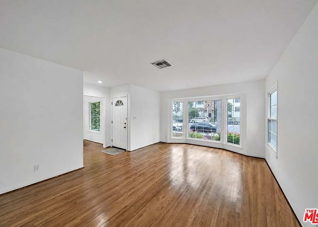 3 bed, 1126 sqft, $4,750 — Photo 2