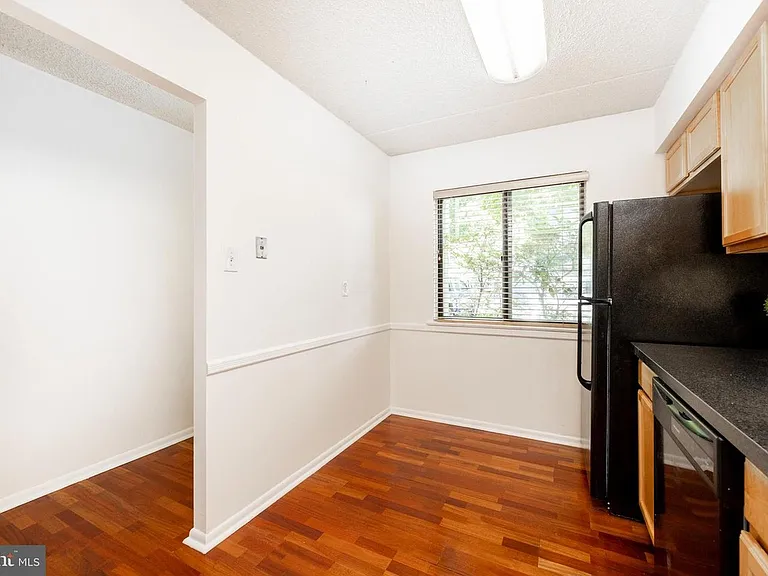 440 Summit House — Photo 19