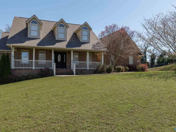 3203 Hillcrest Dr, Scottsboro, AL 35769