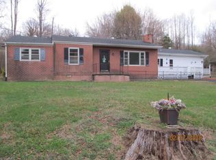297 NE Pine St, Mount Airy, NC 27030