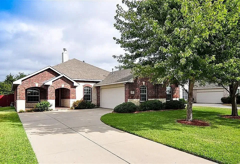 1207 Fox Trail Dr