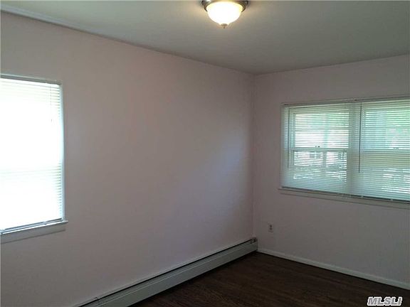 4th image of 8 Laurel Pl