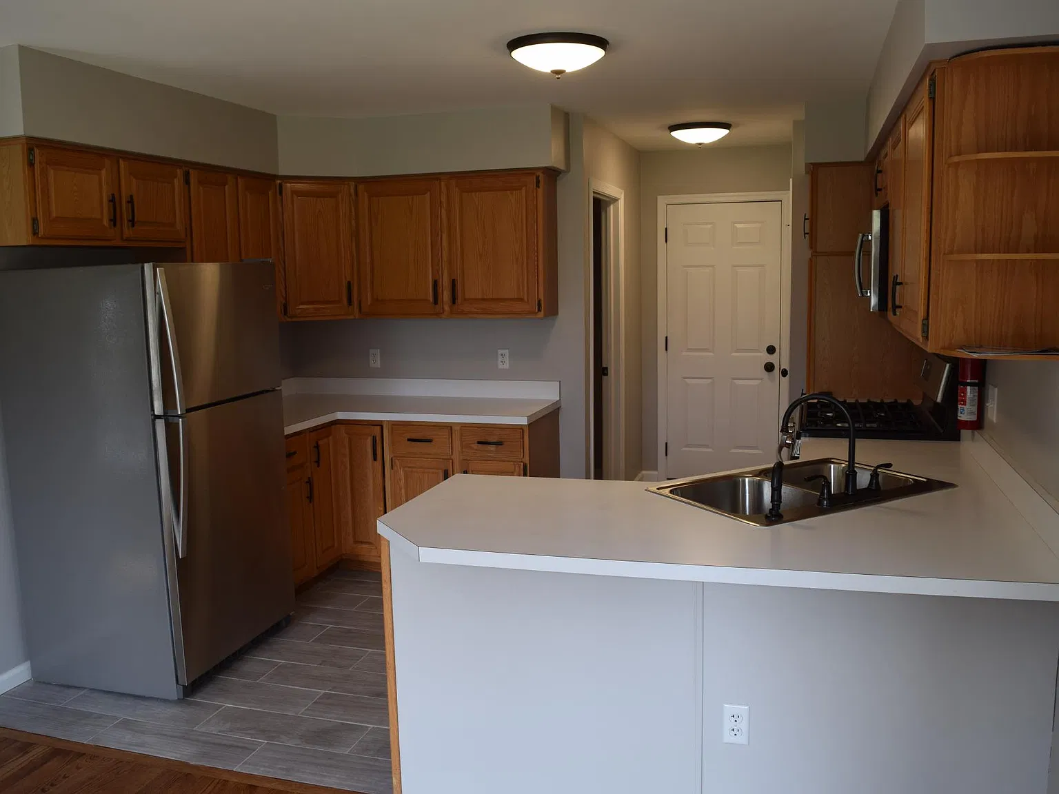3 bed, 2600 sqft, $2,700 — Photo 4